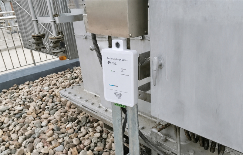 Installation of HFCT partial discharge sensor on main transformer core grounding wire